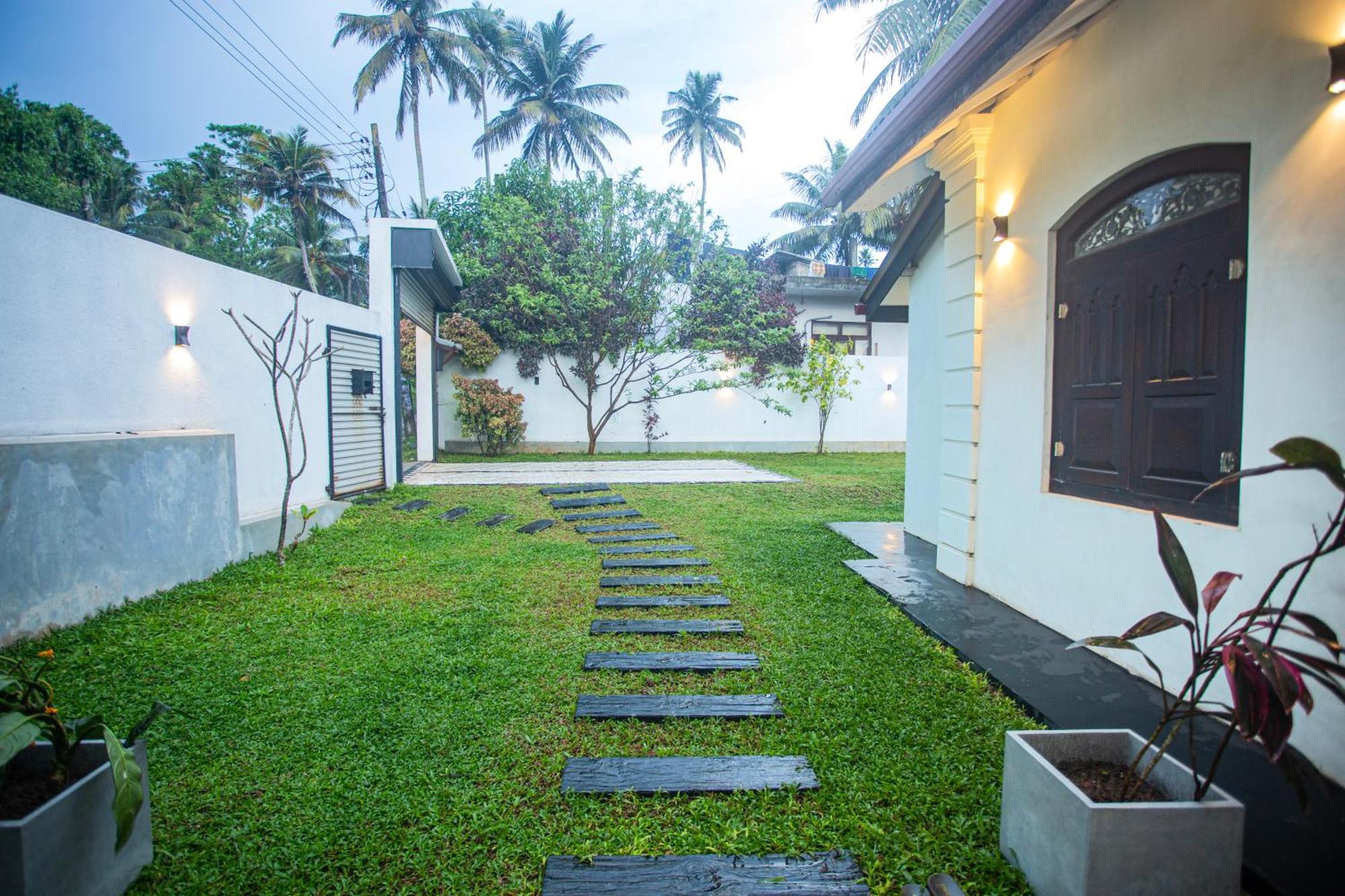 Villa Risithenmi Ahangama Buitenkant foto