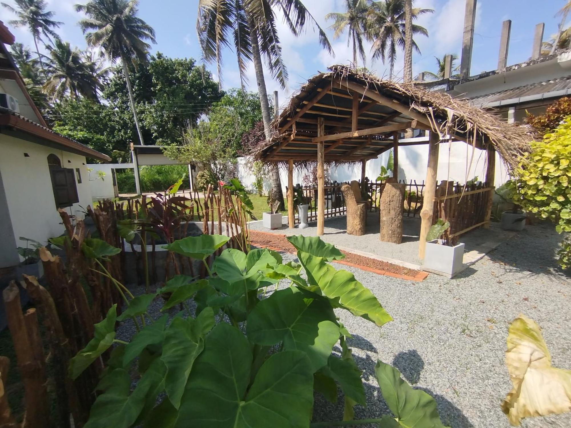 Villa Risithenmi Ahangama Buitenkant foto
