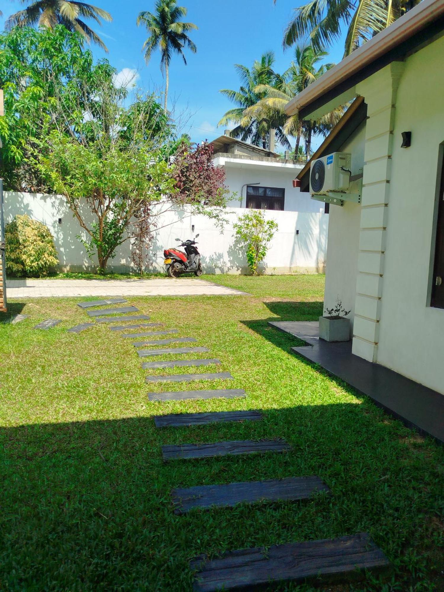 Villa Risithenmi Ahangama Buitenkant foto